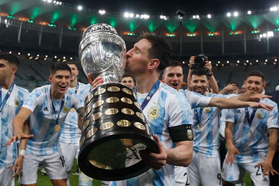 Máximos goleadores de la Copa América celebrando