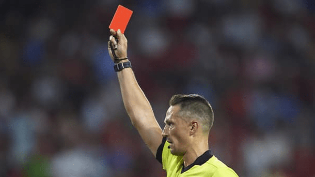 El precio de la indisciplina: ¿Cuánto valen las tarjetas en el fútbol colombiano?