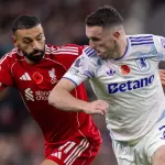 La Batalla por el Top 4: Aston Villa vs. Liverpool – Previa y Pronósticos